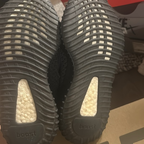 ❌SOLD❌ Yeezy Boost 350 V2 - Picture 4 of 5